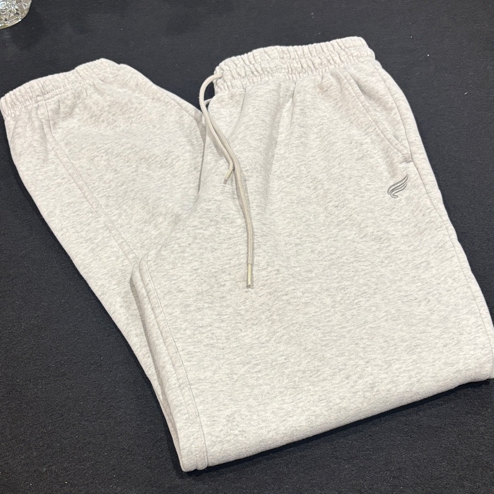 Fabletics Heather Gray Sweatpants with Pockets